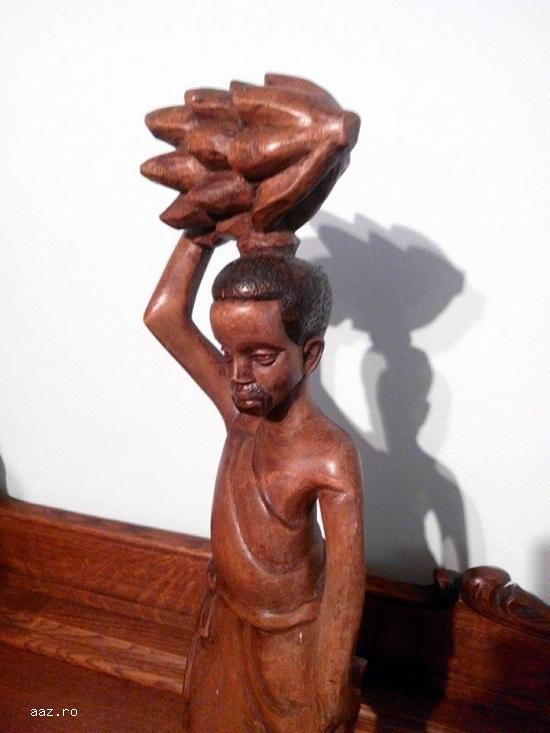 Statueta din lemn````````