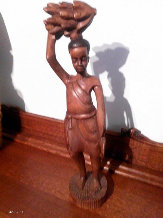 Statueta din lemn````````