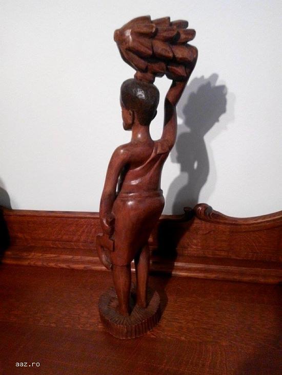 Statueta din lemn````````