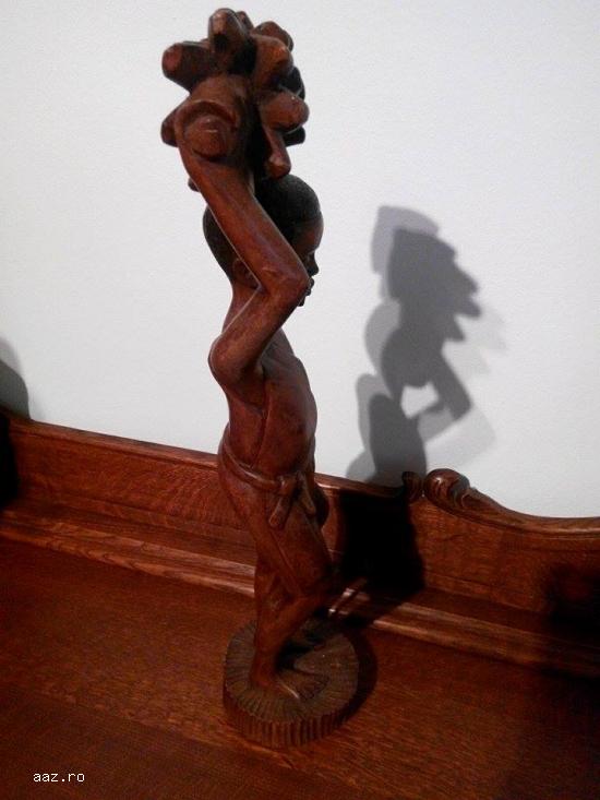 Statueta din lemn````````