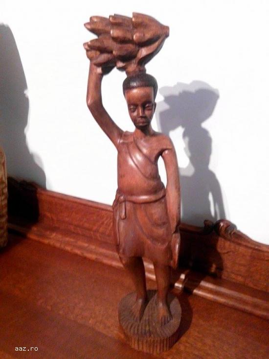 Statueta din lemn````````