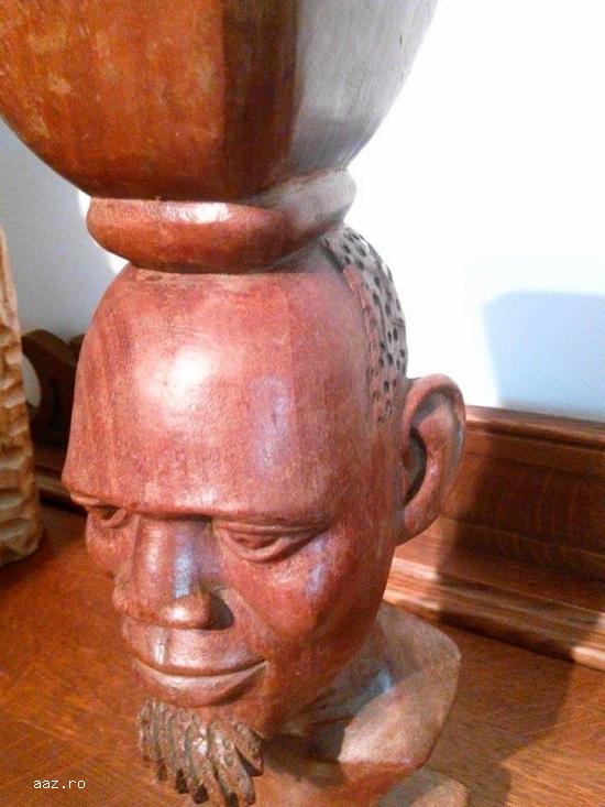 Bust sculptat in lemn