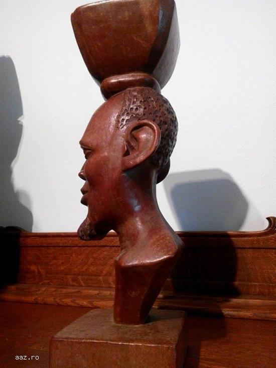 Bust sculptat in lemn