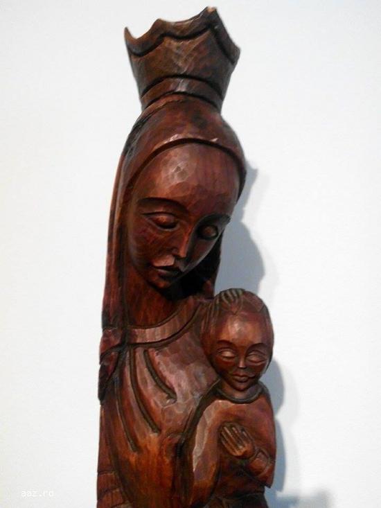 Statueta sculptata in lemn`