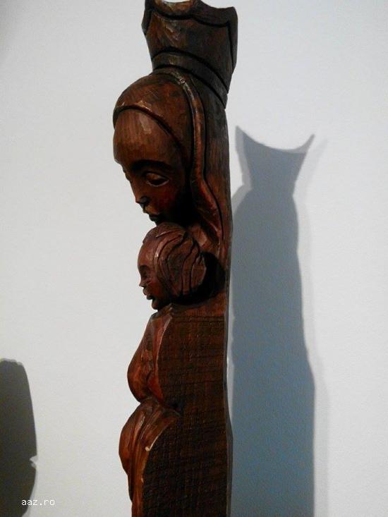 Statueta sculptata in lemn`