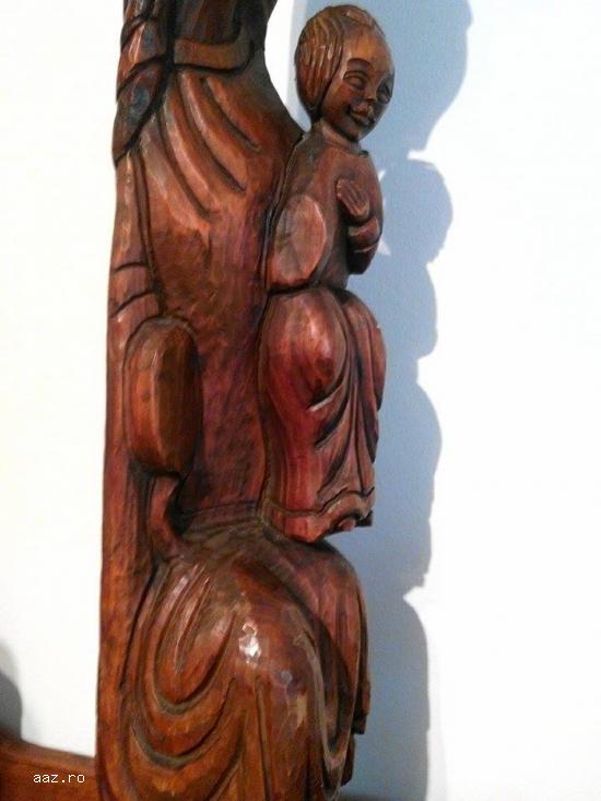 Statueta sculptata in lemn`