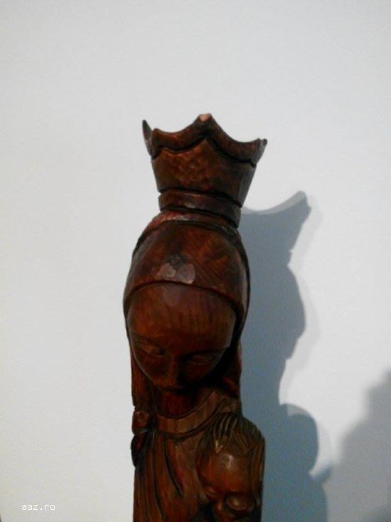 Statueta sculptata in lemn`
