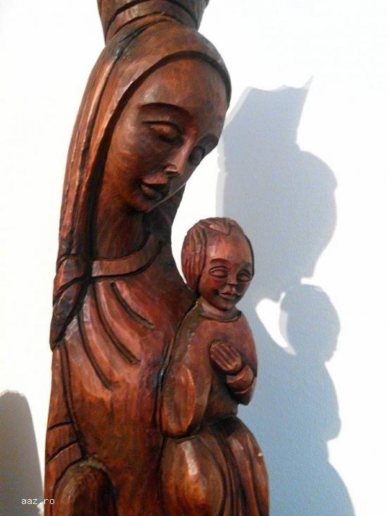 Statueta sculptata in lemn`