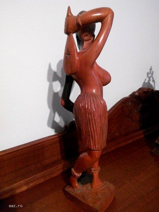 Statueta sculptata in lemn``