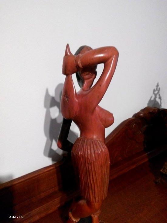Statueta sculptata in lemn``
