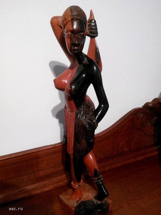 Statueta sculptata in lemn``