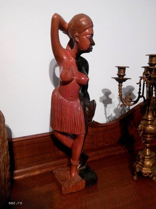 Statueta sculptata in lemn``