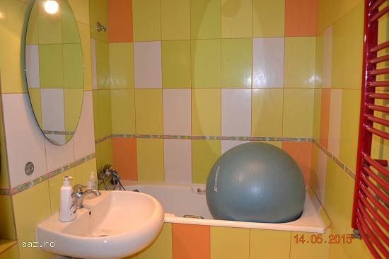 Piata Alba Iulia,    apartament 3 camere,   inchiriez