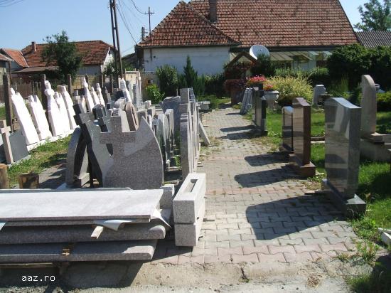 pietre funerare,    cruci morminte