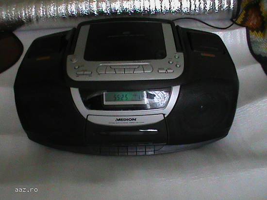 Vand radio cu casetofon inclus,  functioneaza si se aude bine
