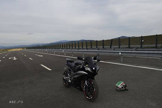 dezmembrez yamaha r6 2007