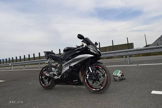 dezmembrez yamaha r6 2007