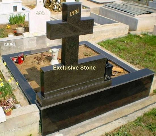 Monumente Funerare