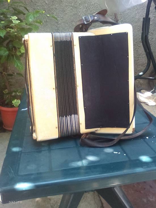 Vând acordeon Hohner Verdi II