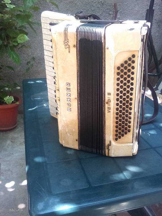 Vând acordeon Hohner Verdi II