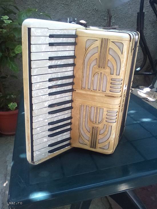Vând acordeon Hohner Verdi II