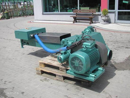 Chipper,  tocator KLOCKNER la bordurile de cherestea