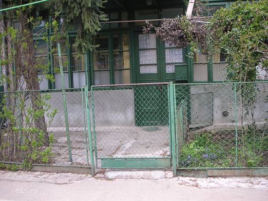 Vand Apartament in casa la curte
