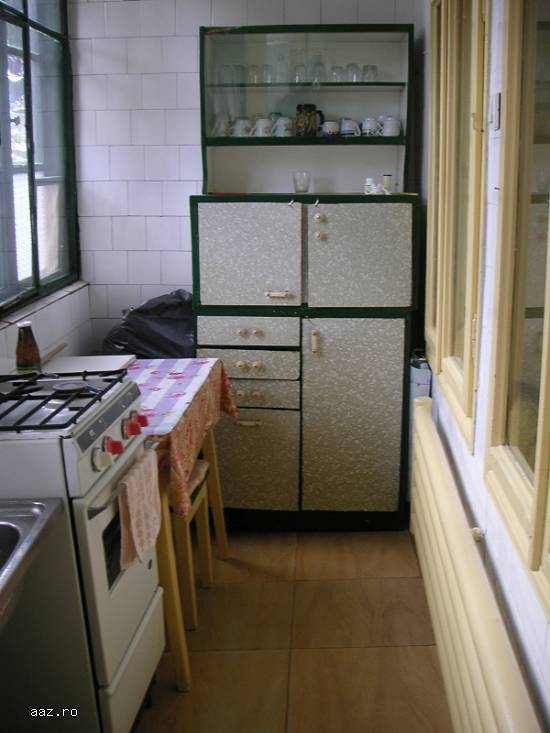Vand Apartament in casa la curte
