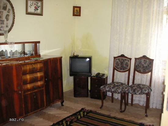 Vand Apartament in casa la curte