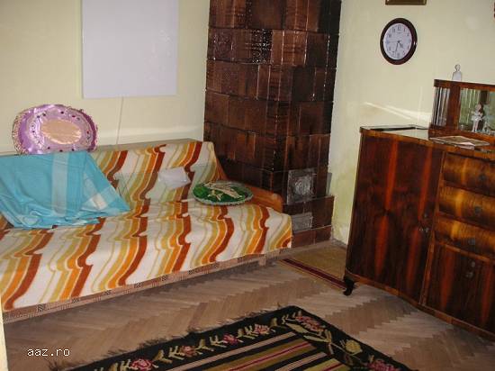 Vand Apartament in casa la curte