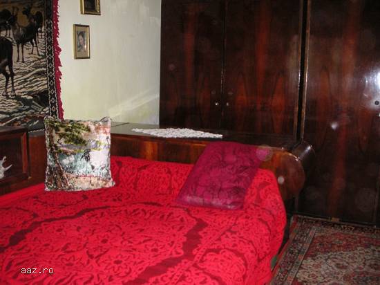 Vand Apartament in casa la curte
