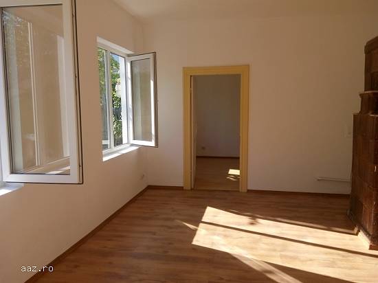 Inchiriez casa 4 camere