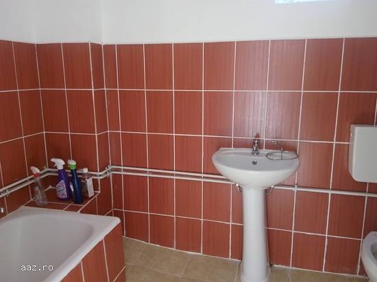 Inchiriez casa 4 camere