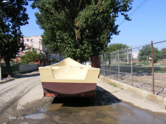 Barca din fibra pentru pescuit pe Mare - lungime 7.30 m