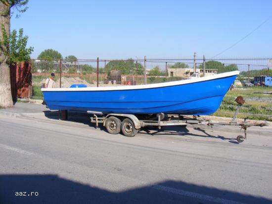 Barca din fibra pentru pescuit pe Mare - lungime 7.30 m