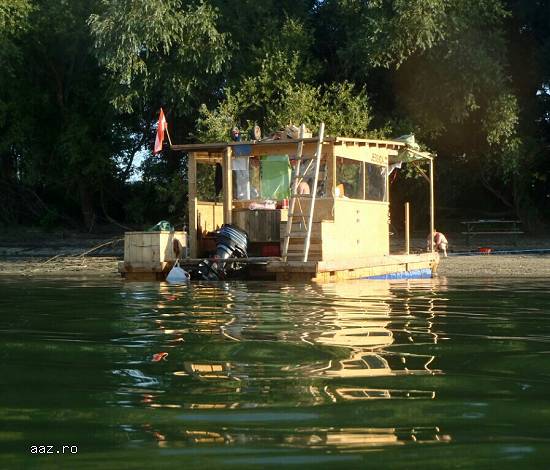 Verschenke Pontoonboot aus Holz - Give away Pontoon-Boat made of wood