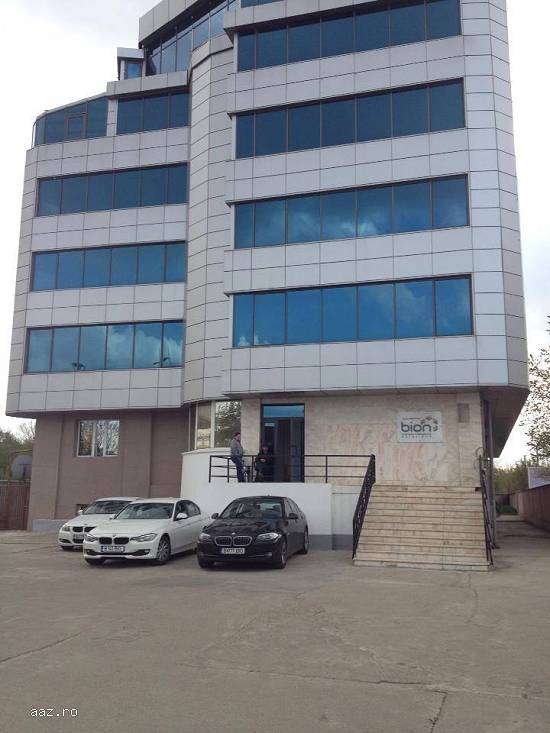 Proprietar inchiriez spatii birouri
