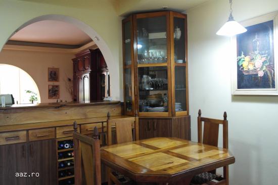 Vila de vanzare Central- Democratiei