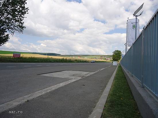 Vand teren la 800m de Sala Sporturilor P.Neamt – Negociabil