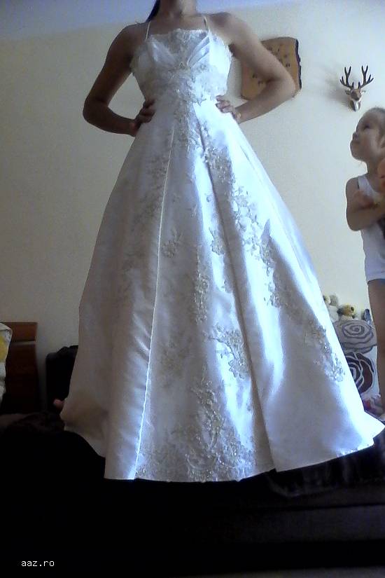 vand rochie mireasa
