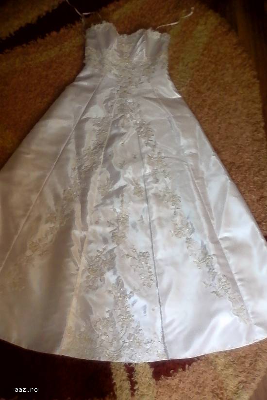 vand rochie mireasa