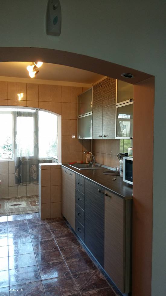 Inchiriez apartament 3 camere