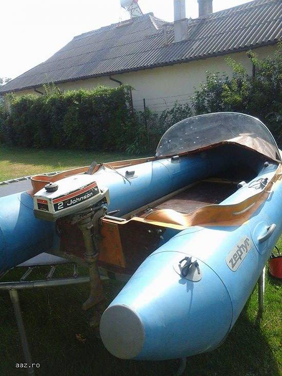 vand barca pneumatica cu motor