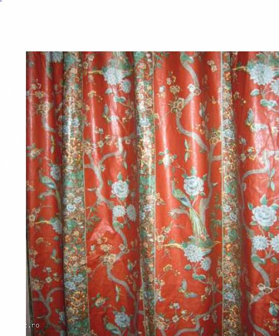 pereche de draperii ,   decor floral dimensiuni 130 X 264cm,  350 euro