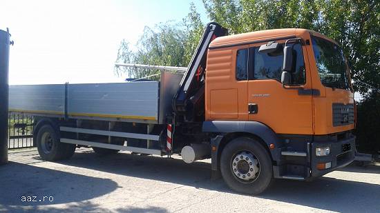 Autocamion cu macara MAN