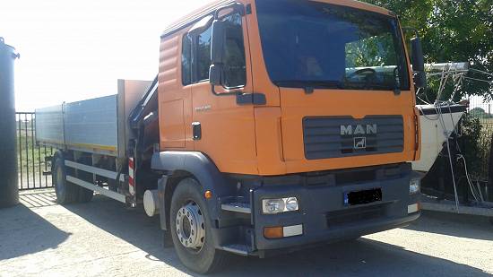 Autocamion cu macara MAN