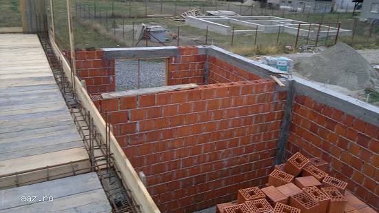 Vand sau schimb casa