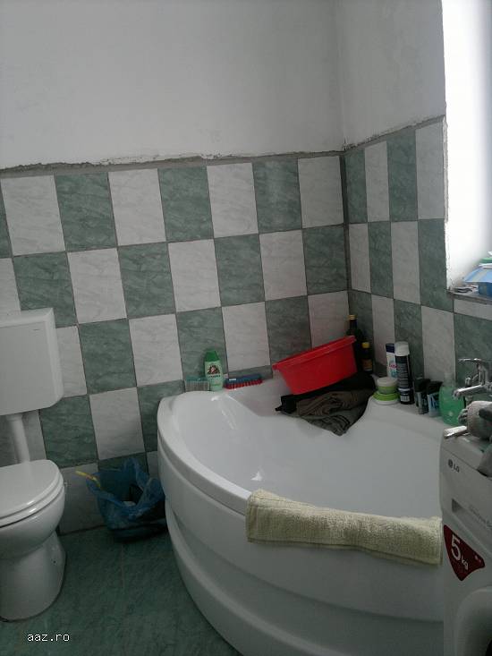 Vand sau schimb casa