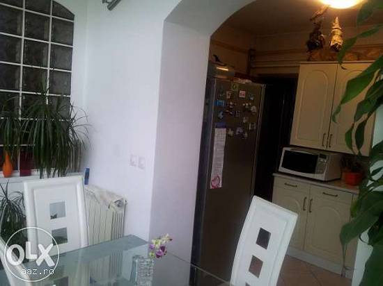 vand apartament trei camere si garaj zona berceni