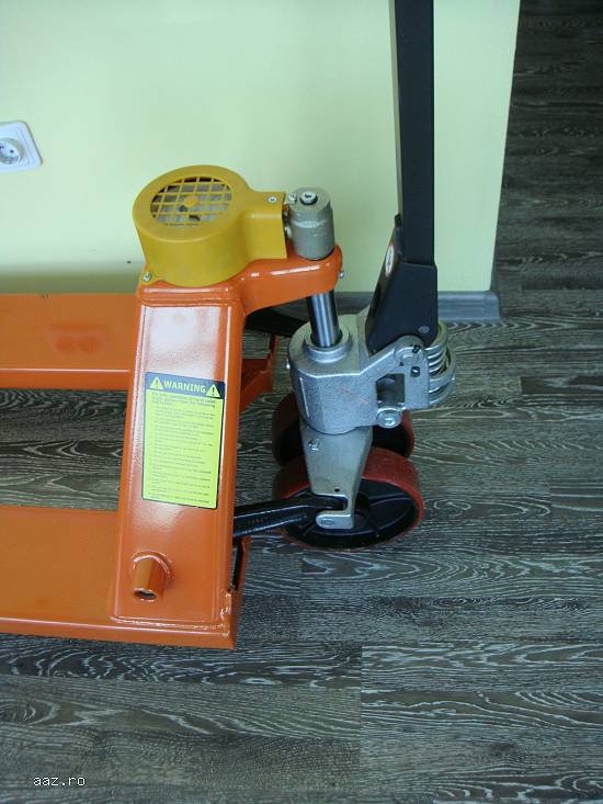 transpalet lung furci 2 m sarcina 1 tona
